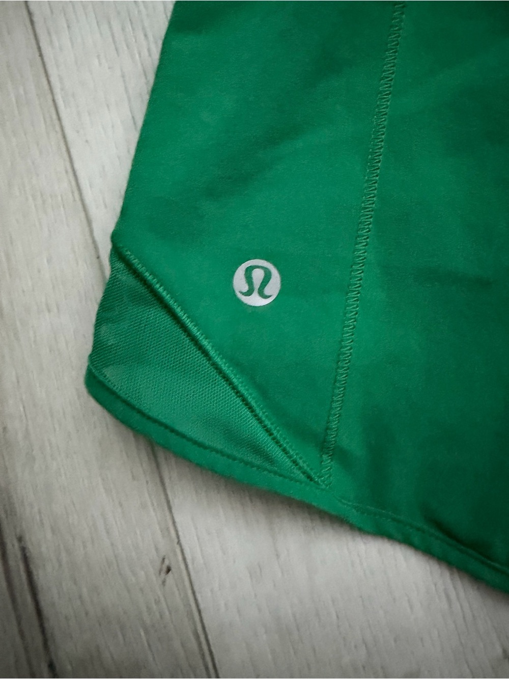Lululemon women’s size 4 shorts - Picture 4 of 4